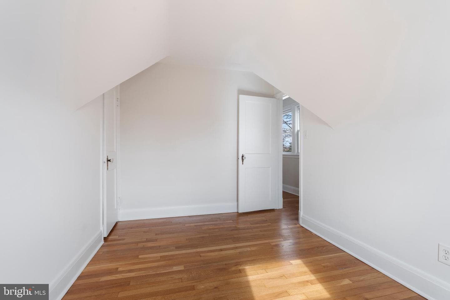2718 Alden photo 21