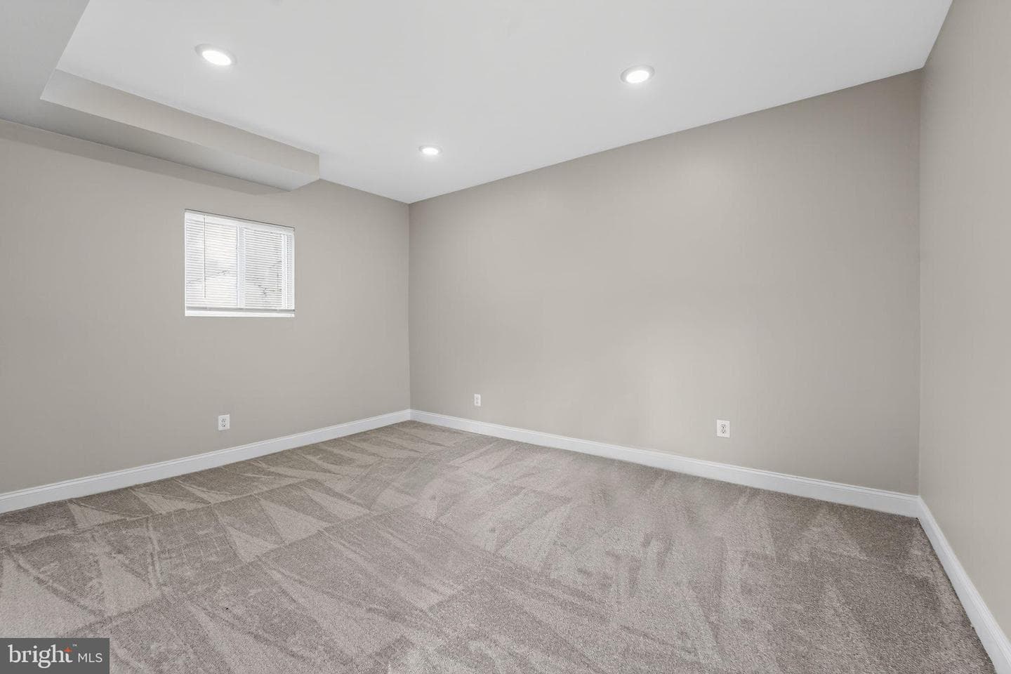 418 1st Avenue photo 16
