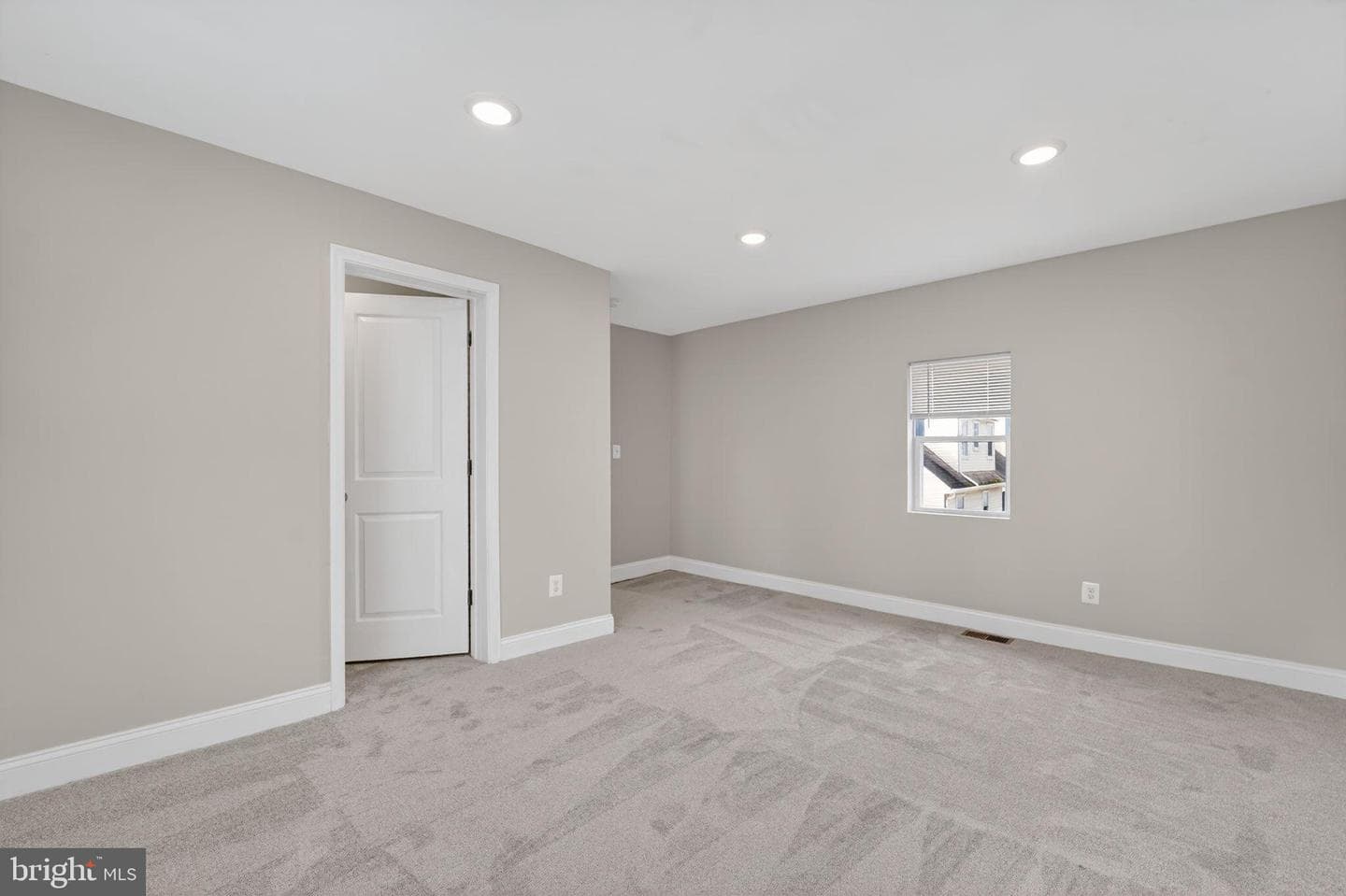 418 1st Avenue photo 21