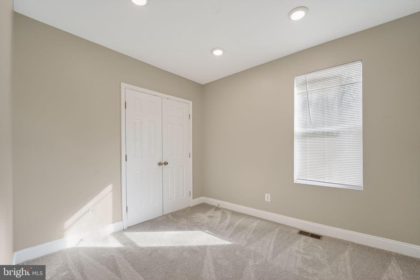 418 1st Avenue photo 22