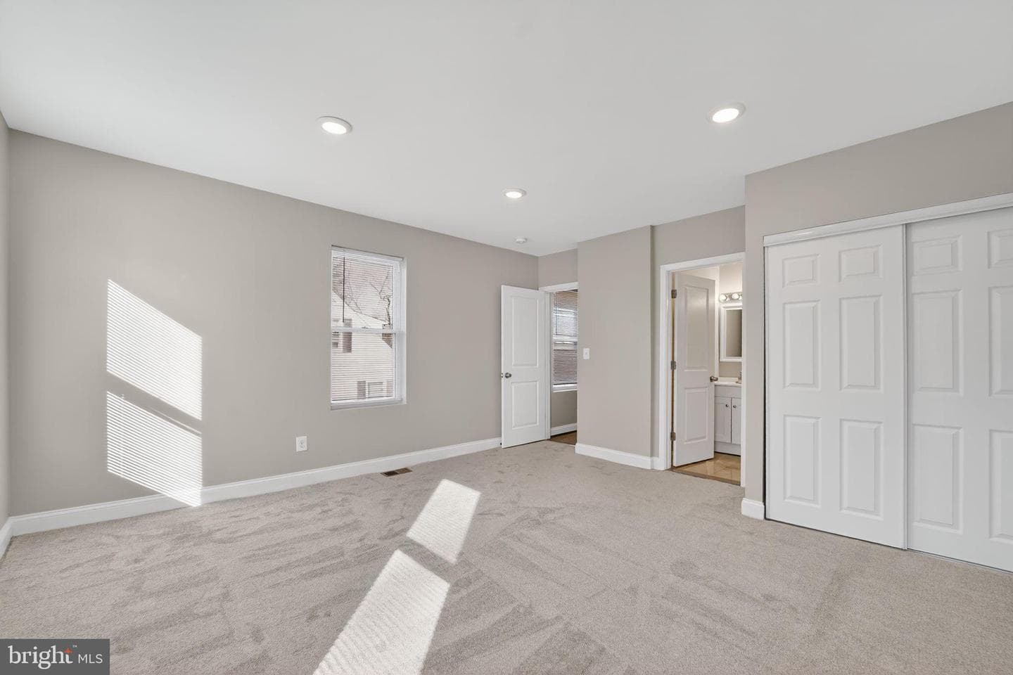 418 1st Avenue photo 24