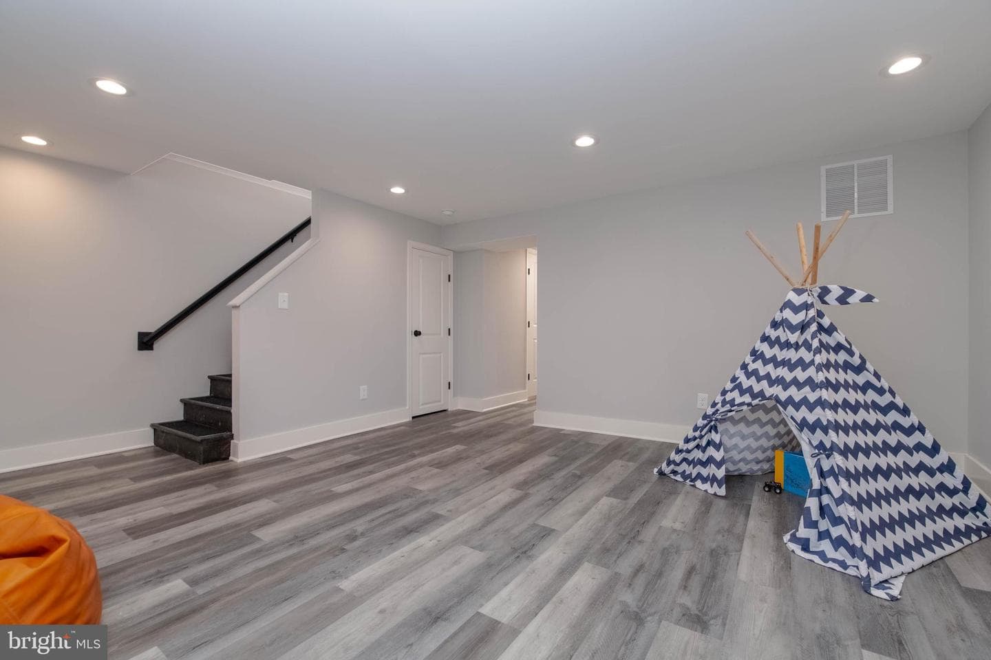 136 Dumbarton Road photo 25