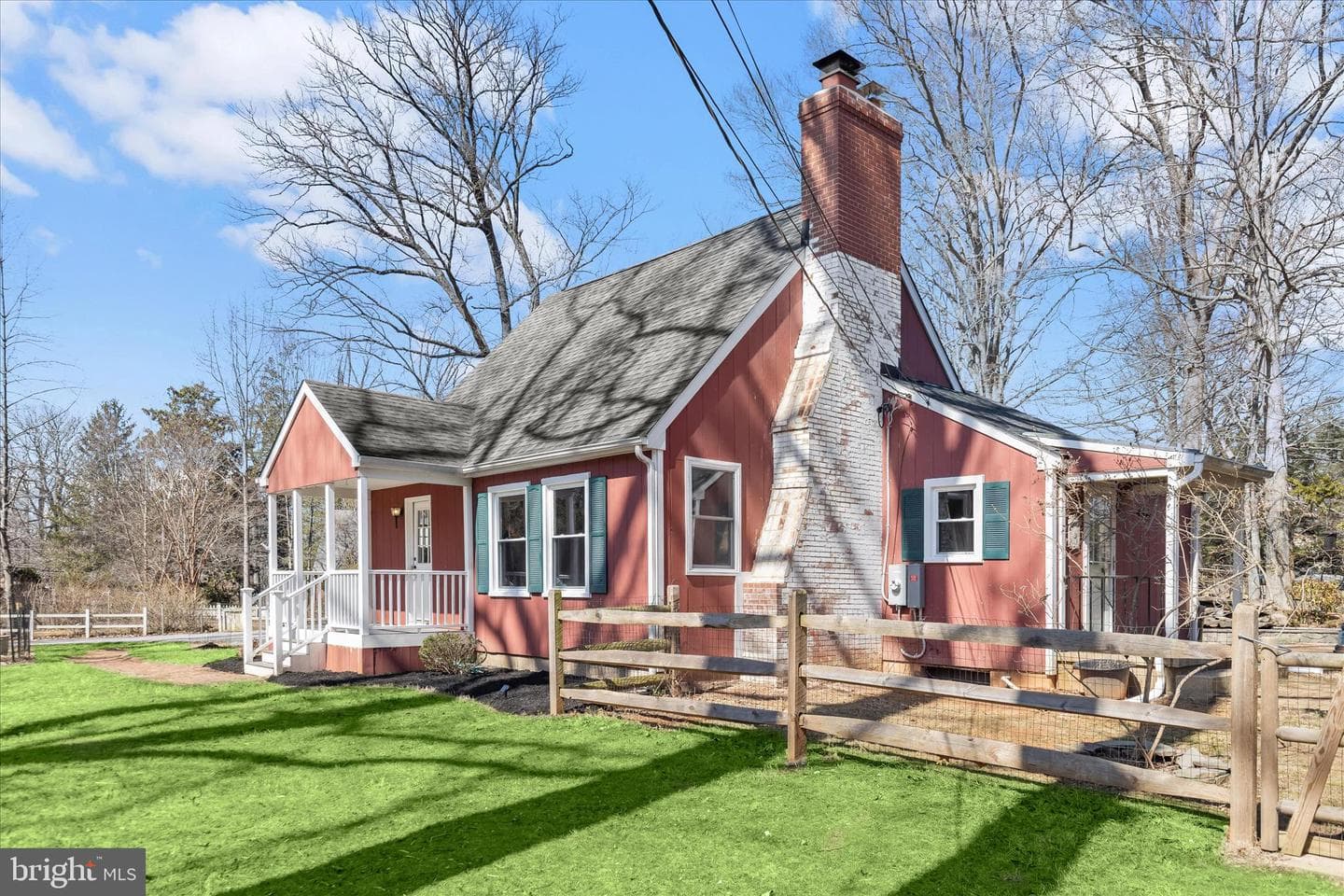 1008 Hart Road photo 2