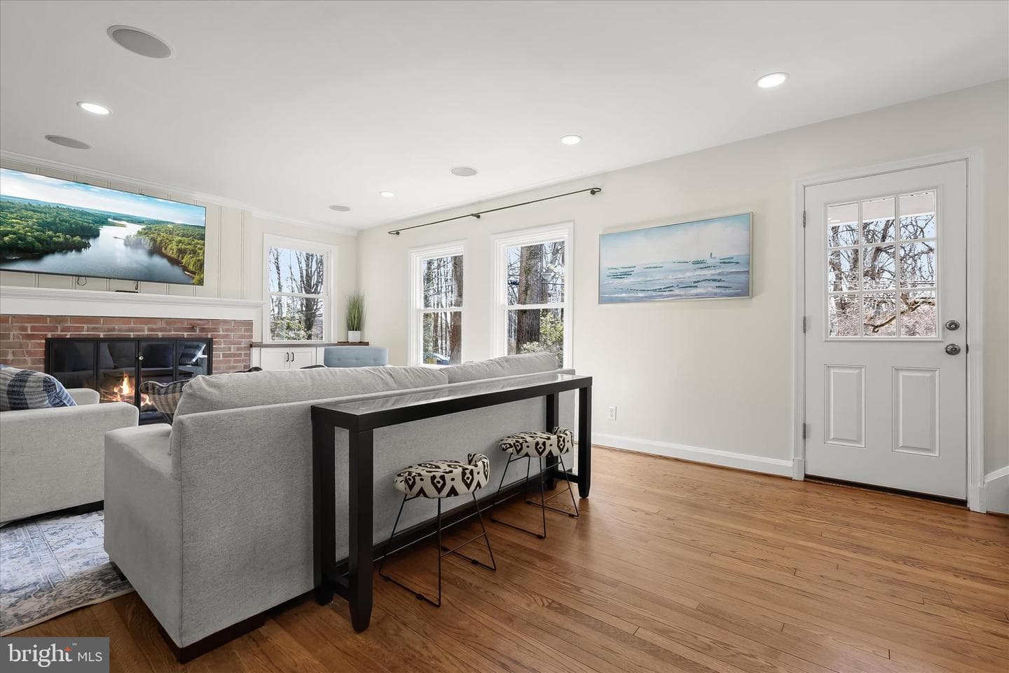 1008 Hart Road photo 7