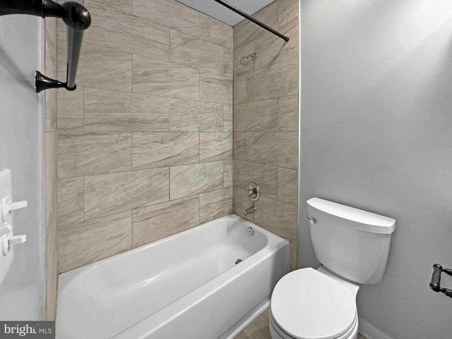 1 Glyndale Court photo 18