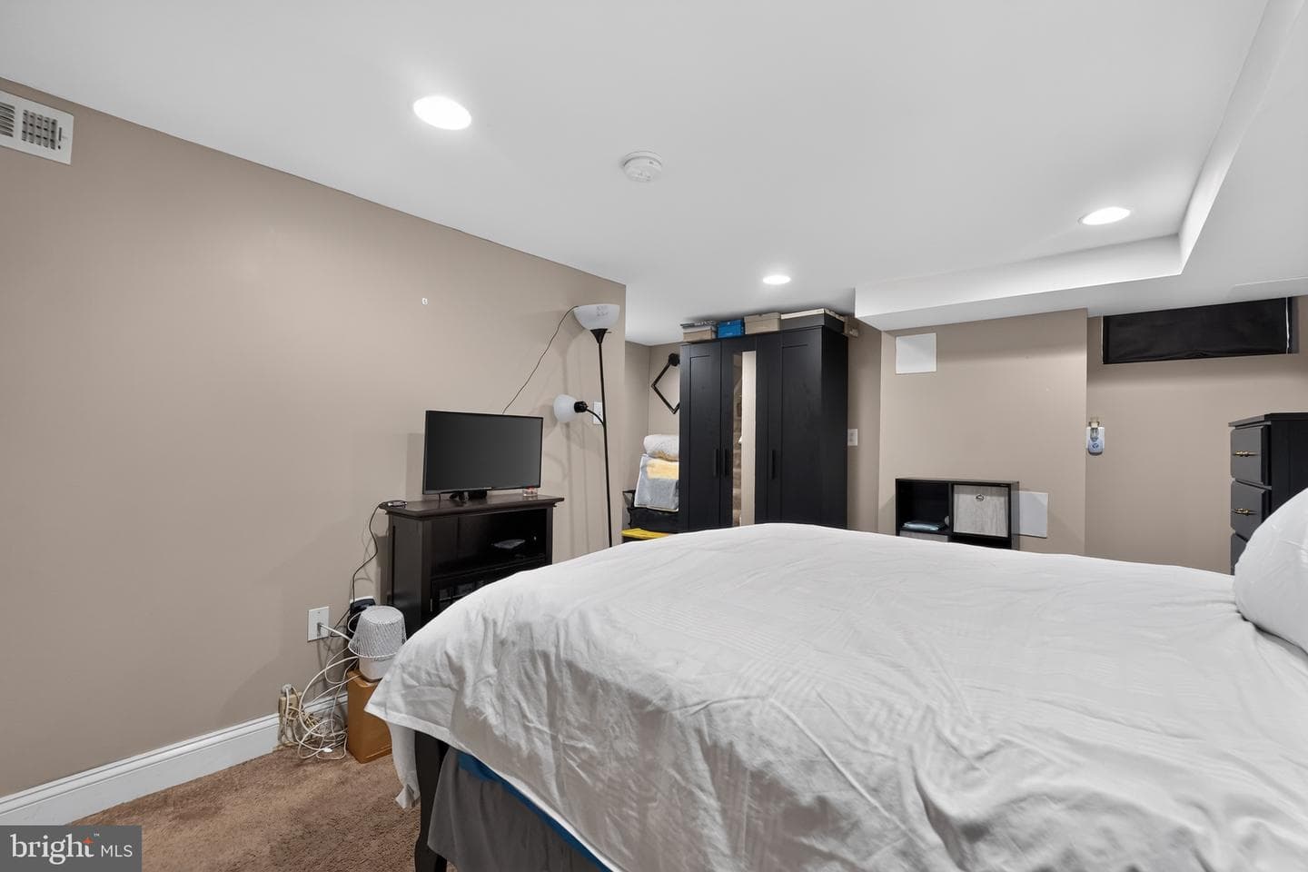 5438 Masefield Road photo 22