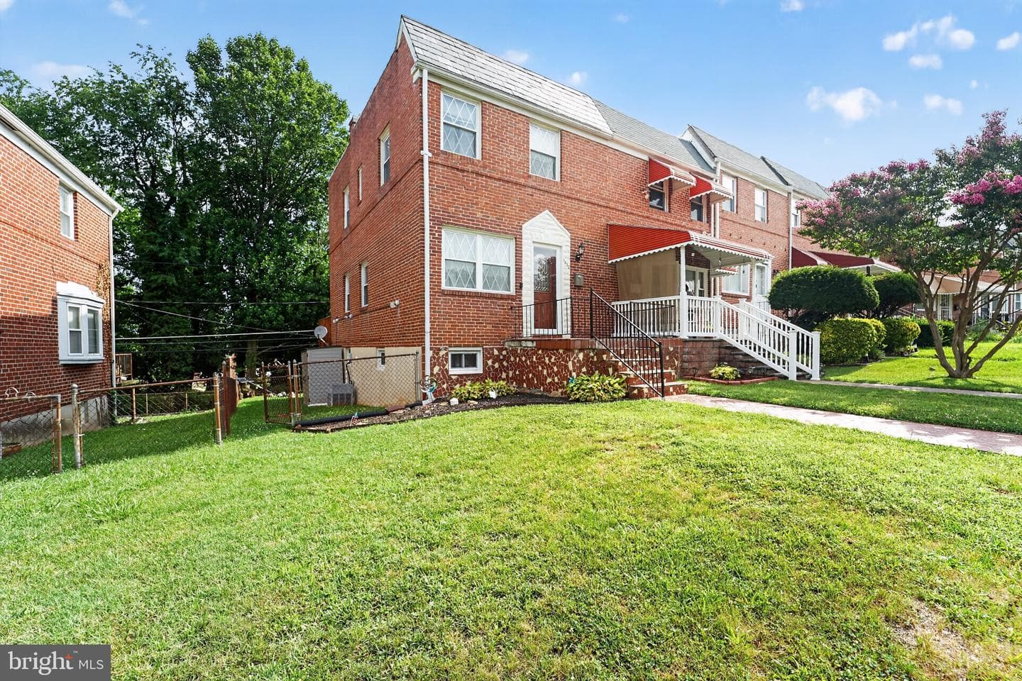 5438 Masefield Road photo 3