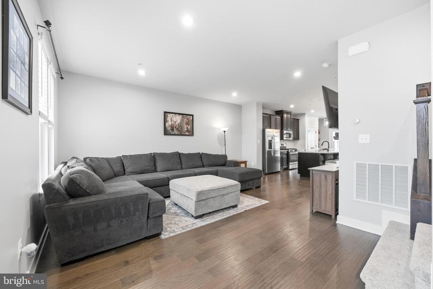 6312 Osterley Street photo 23