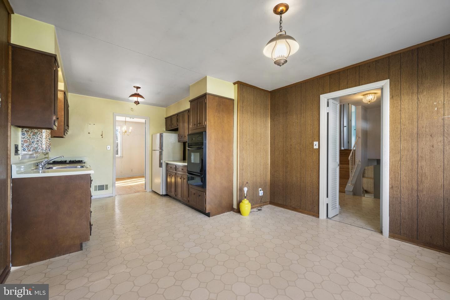 8723 Valleyfield Road photo 10