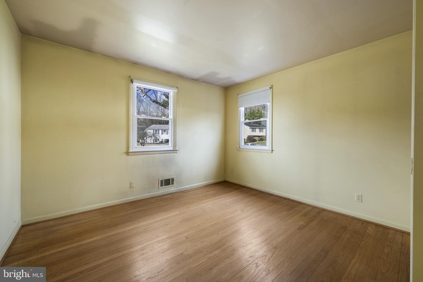 8723 Valleyfield Road photo 22
