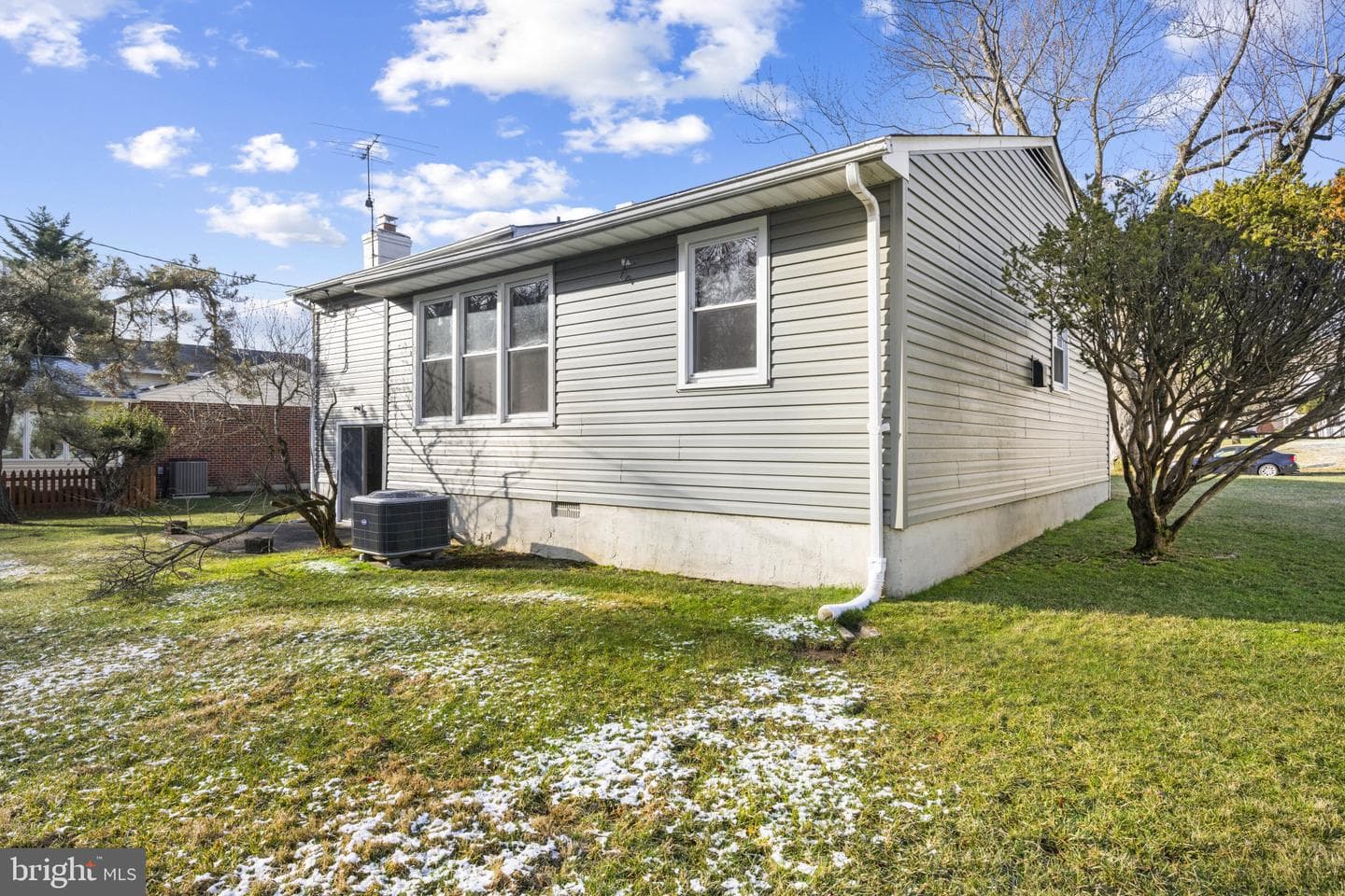 8723 Valleyfield Road photo 28