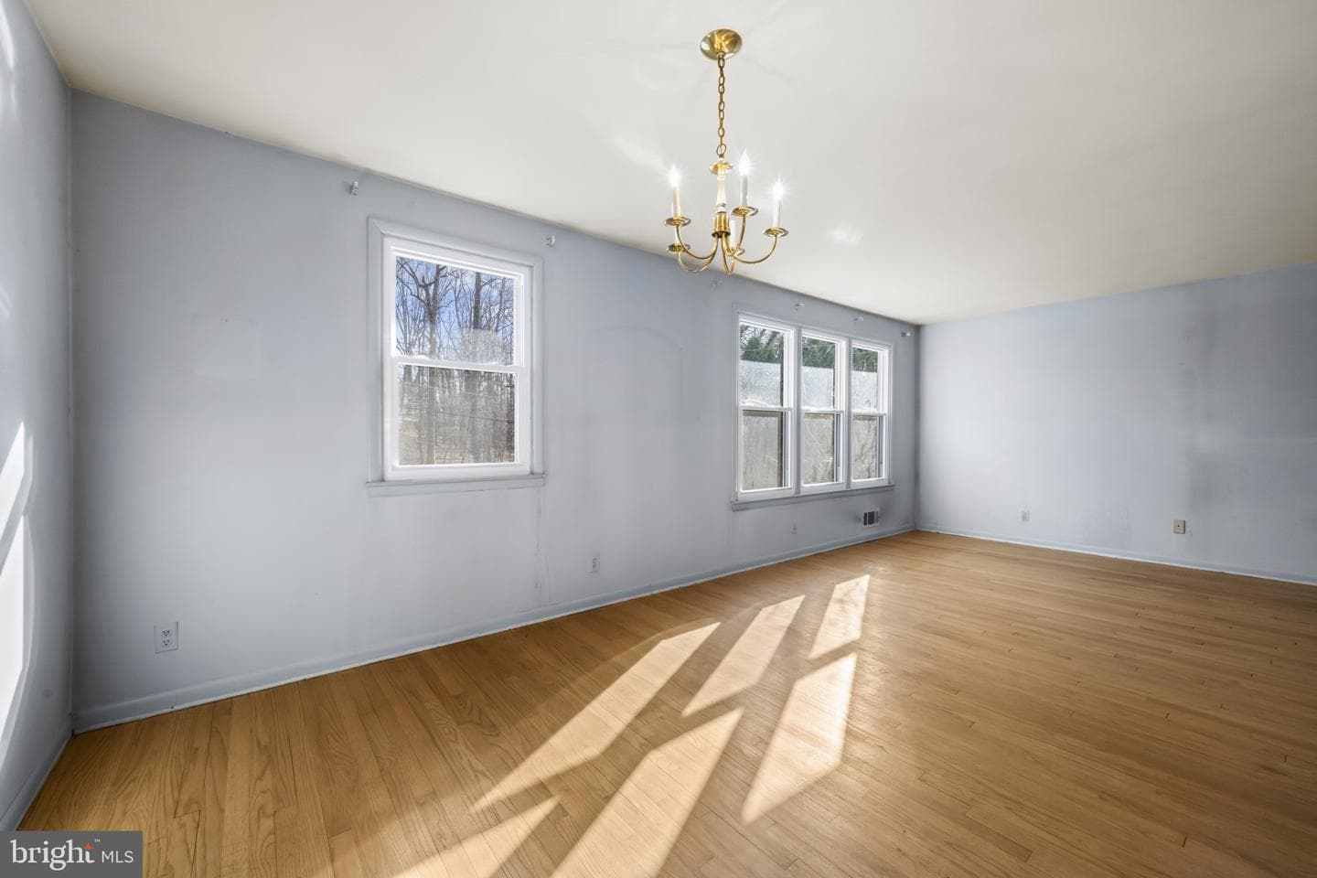 8723 Valleyfield Road photo 5