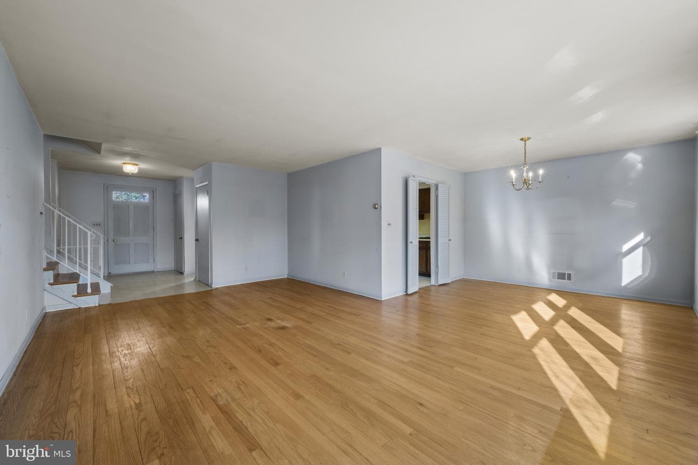8723 Valleyfield Road photo 6