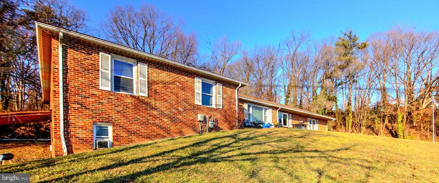 238 Elizabeth Avenue photo 3