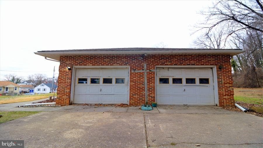 238 Elizabeth Avenue photo 4