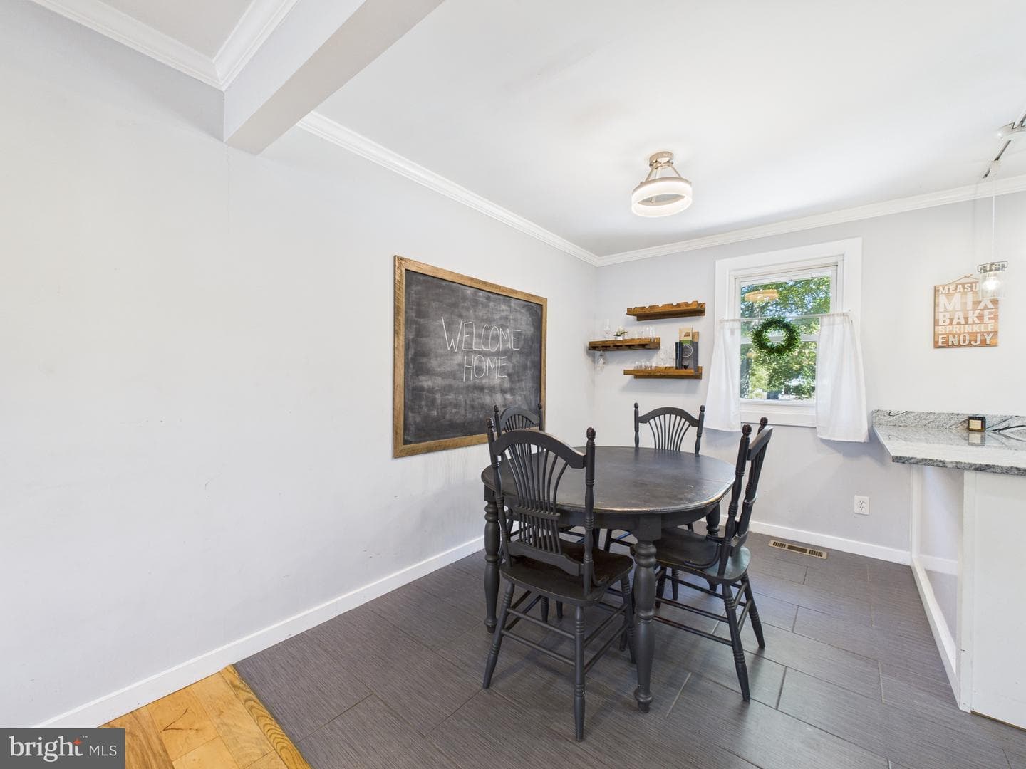 319 Sassafras Road photo 9