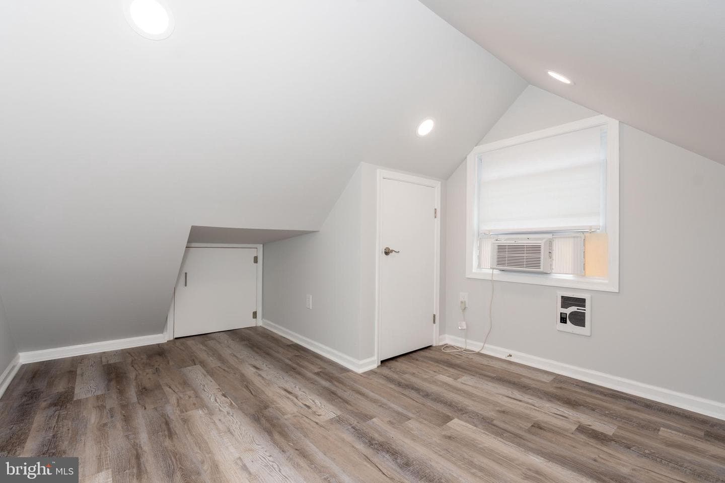 6414 Kenwood photo 28