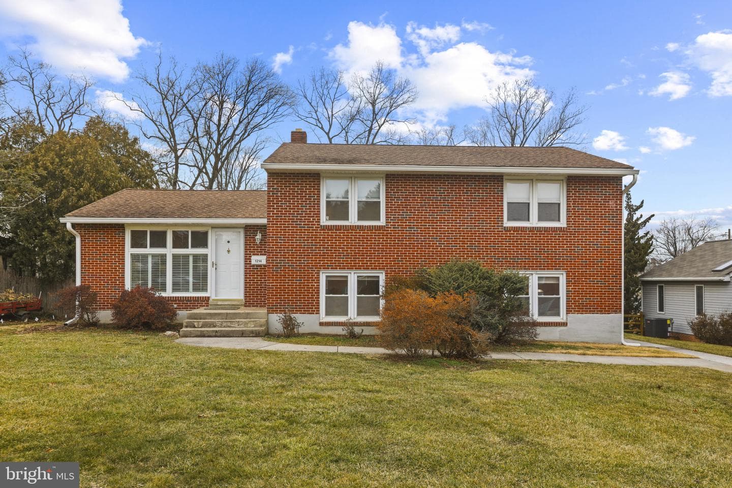 1214 Oakcroft Drive photo 2