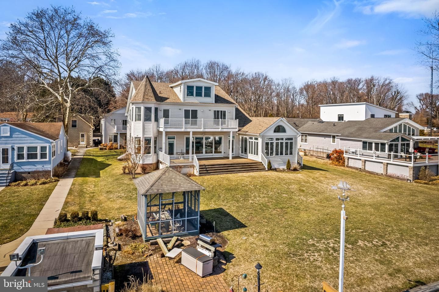 623 Rockaway Beach Avenue photo 12