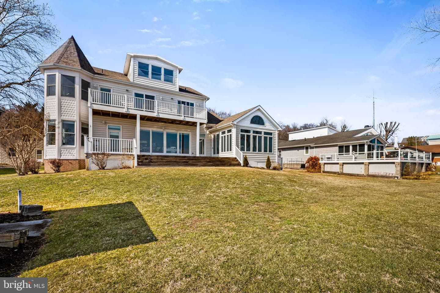 623 Rockaway Beach Avenue photo 9