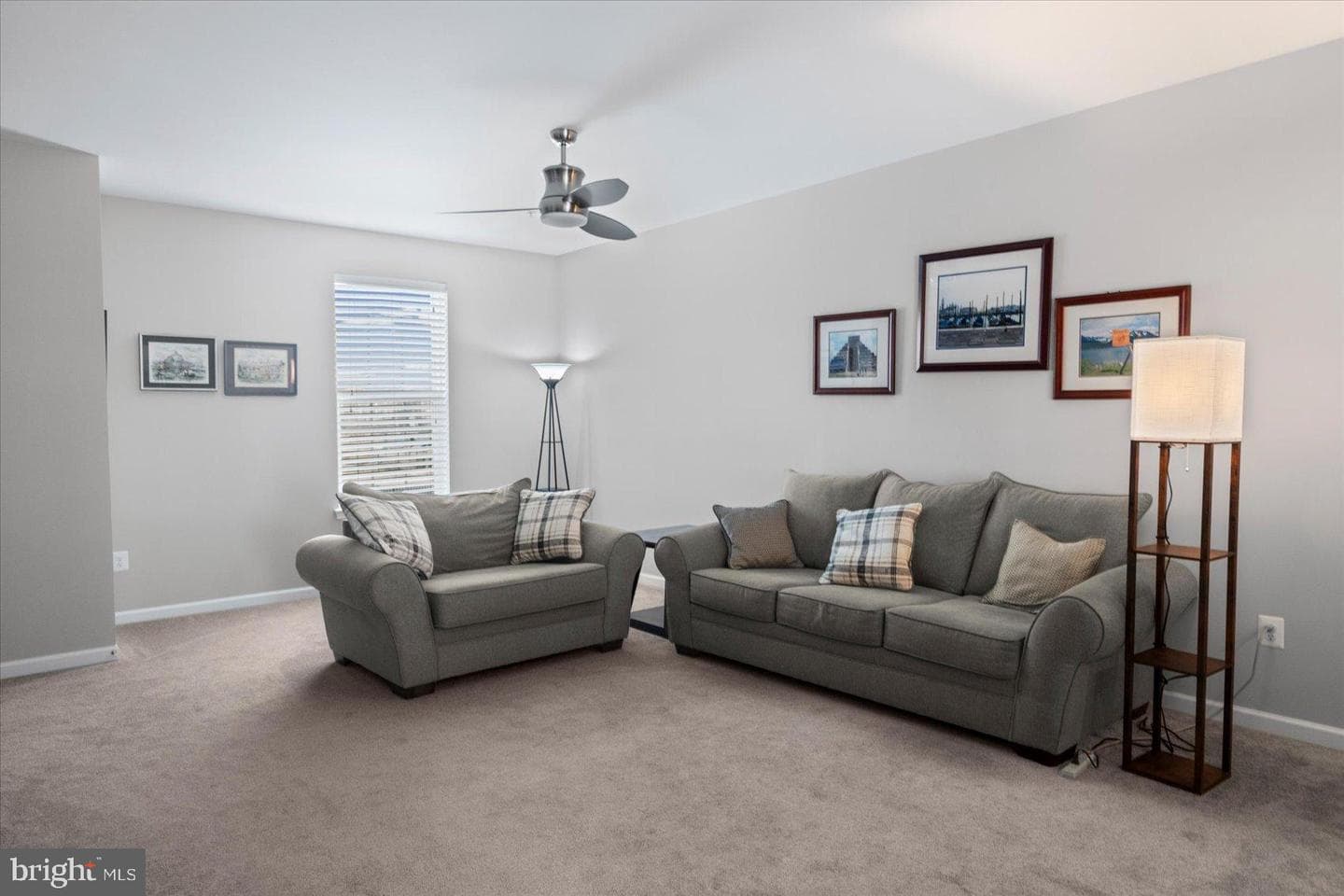 9442 Adelaide photo 10