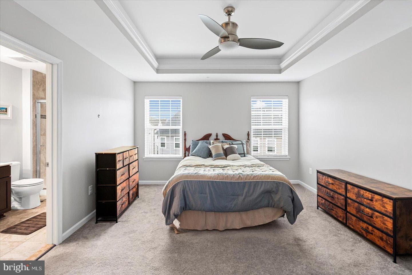 9442 Adelaide photo 20