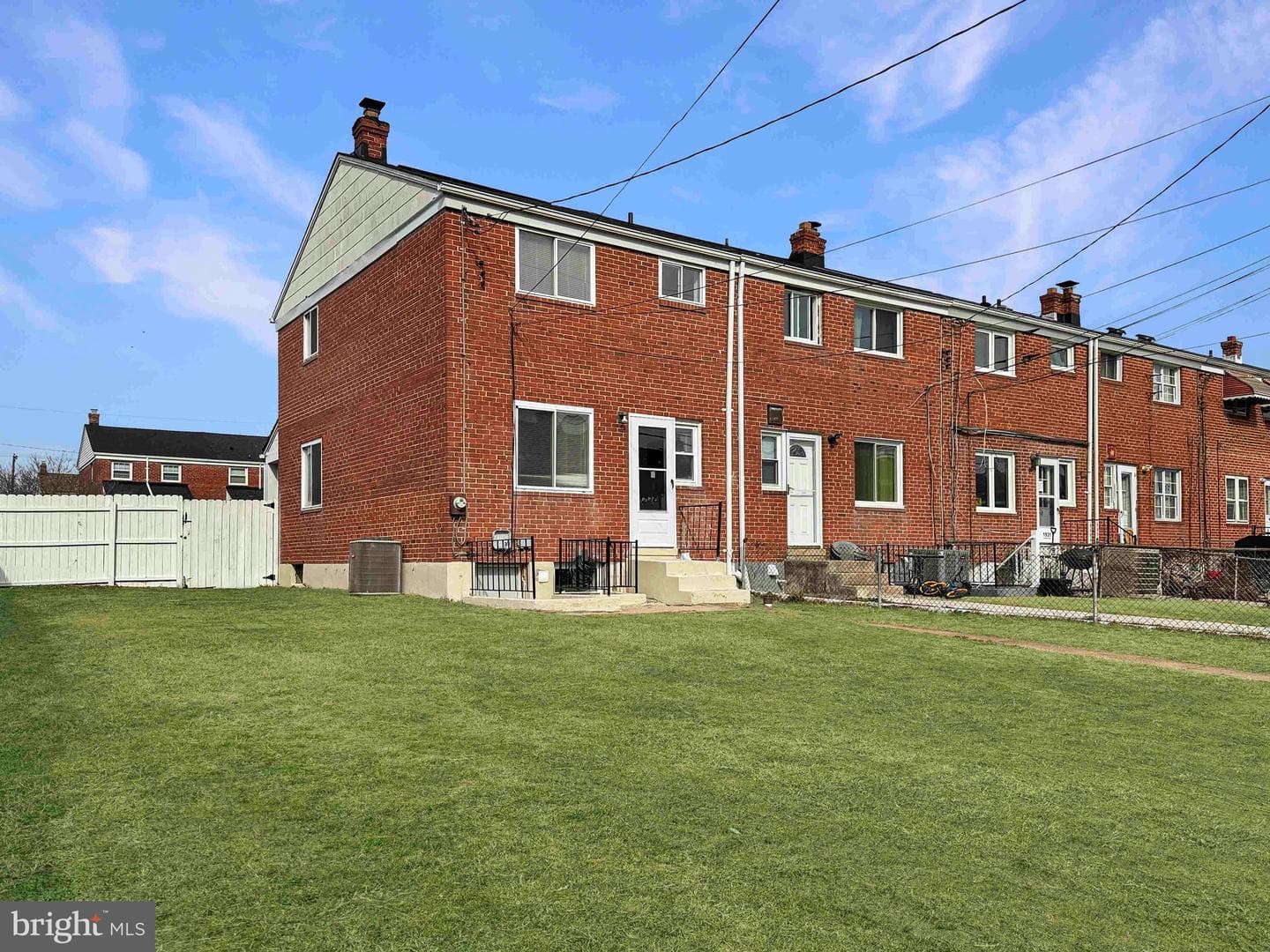 1935 Stanhope Road photo 28