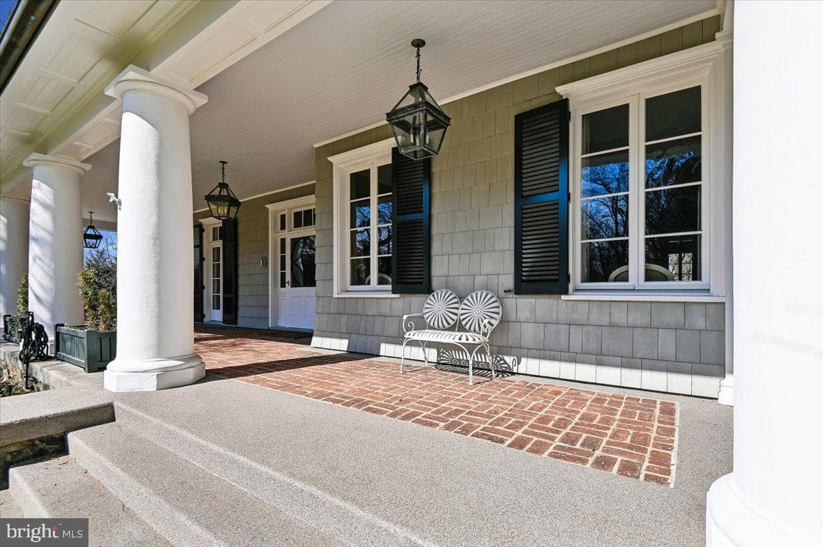 922 Rolandvue Road photo 3
