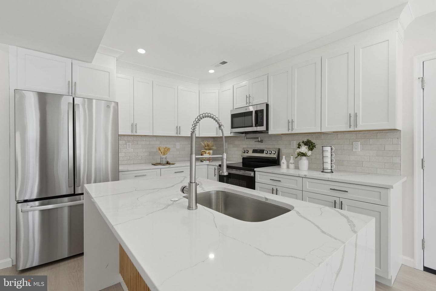 3236 George St photo 10
