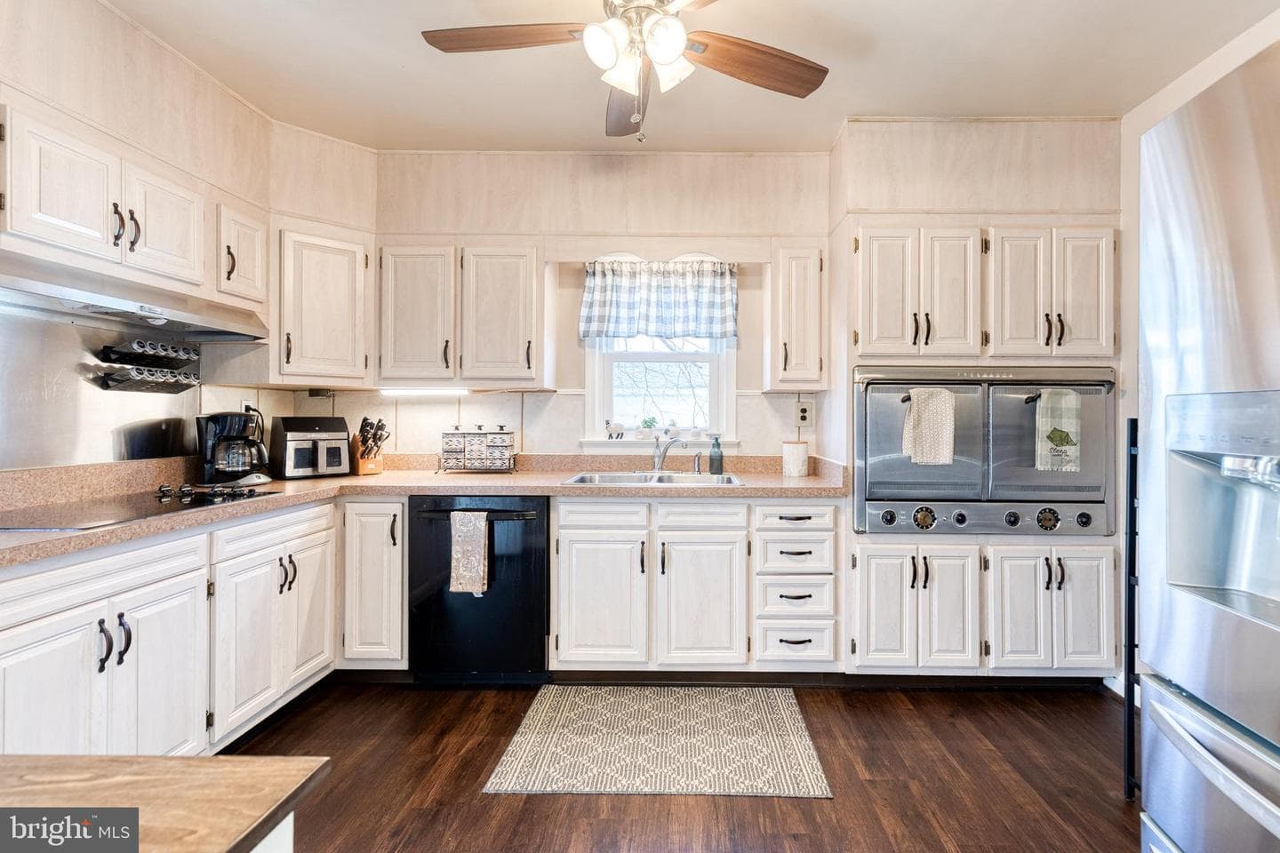 1911 Sunberry Road photo 13