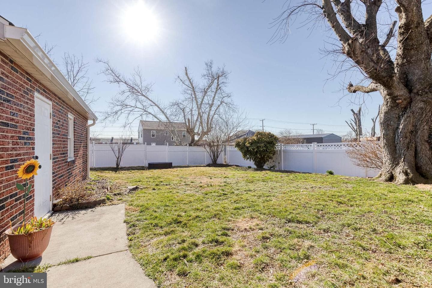 1911 Sunberry Road photo 32
