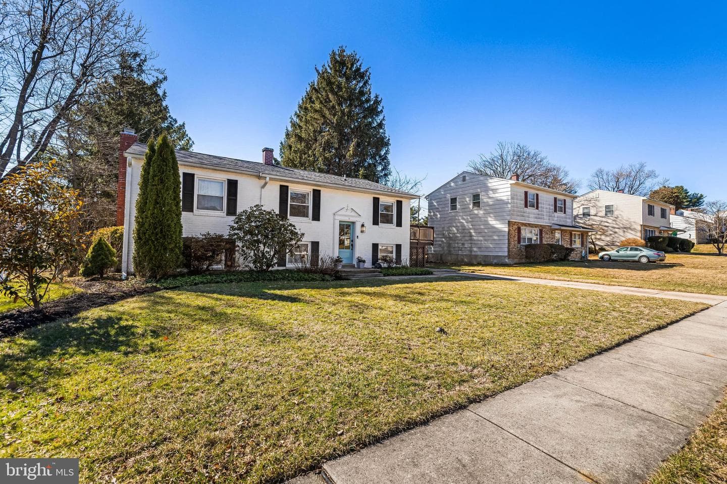 223 Bond Avenue photo 2