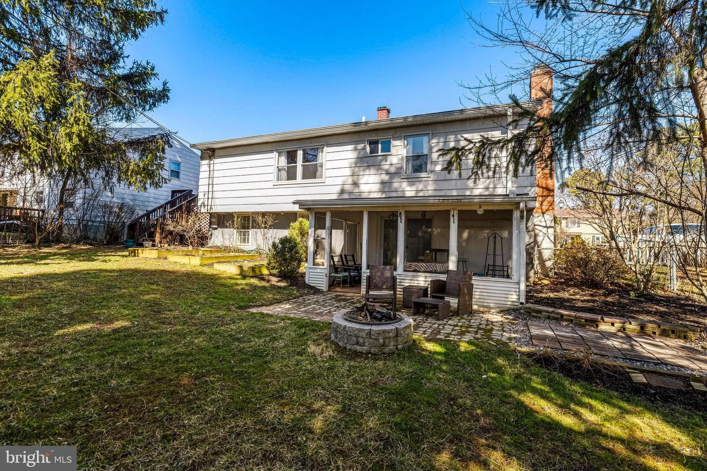 223 Bond Avenue photo 33