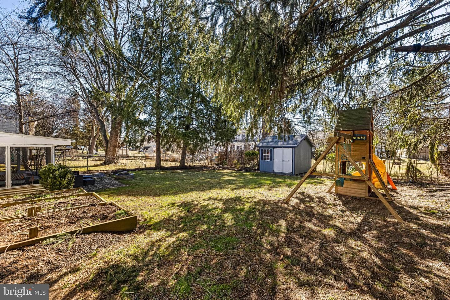 223 Bond Avenue photo 35