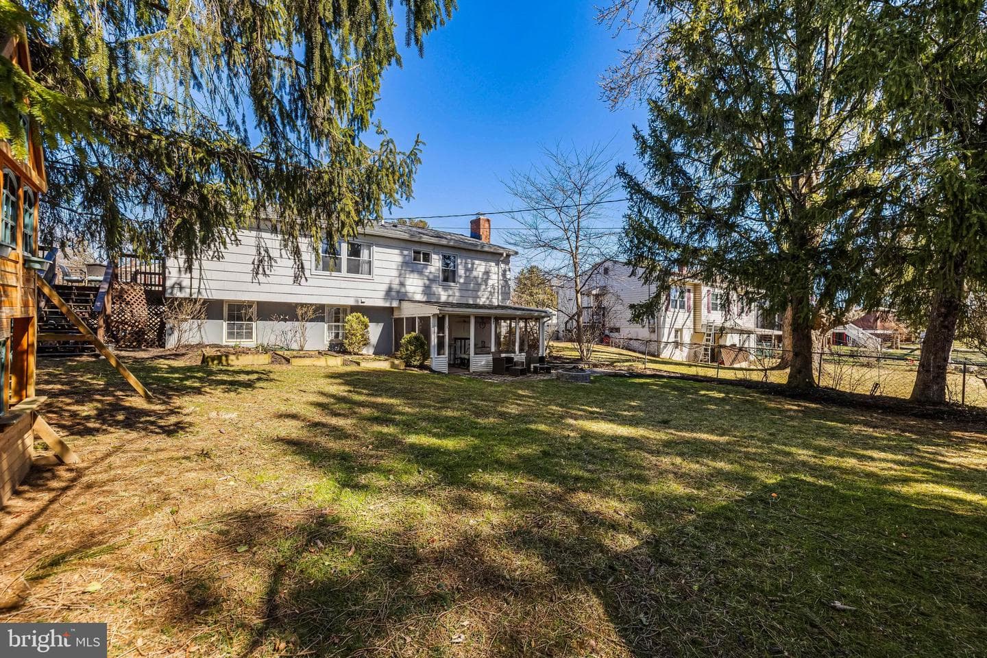 223 Bond Avenue photo 36