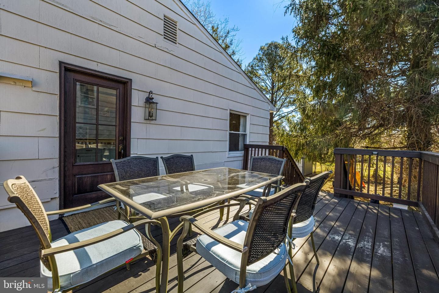 223 Bond Avenue photo 40