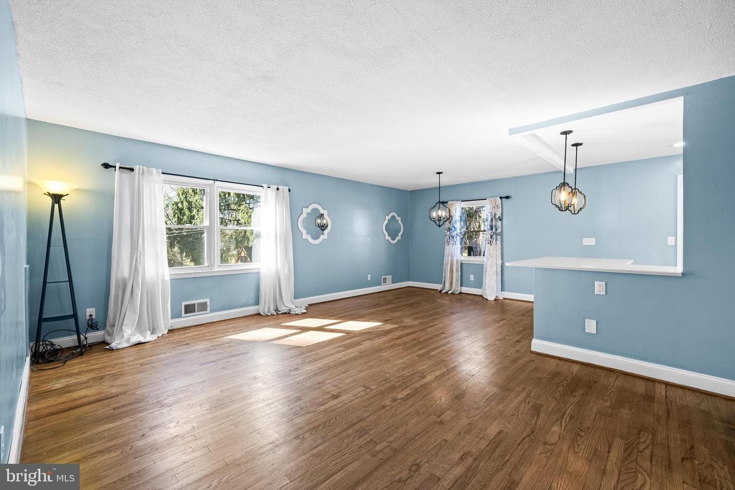 223 Bond Avenue photo 41