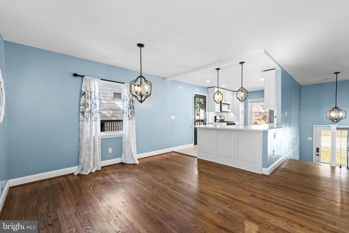 223 Bond Avenue photo 43