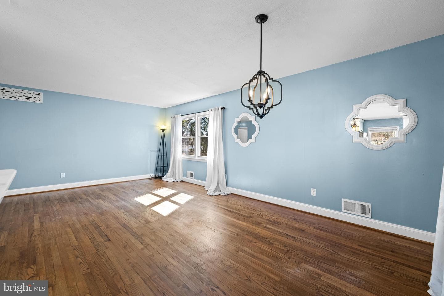 223 Bond Avenue photo 45
