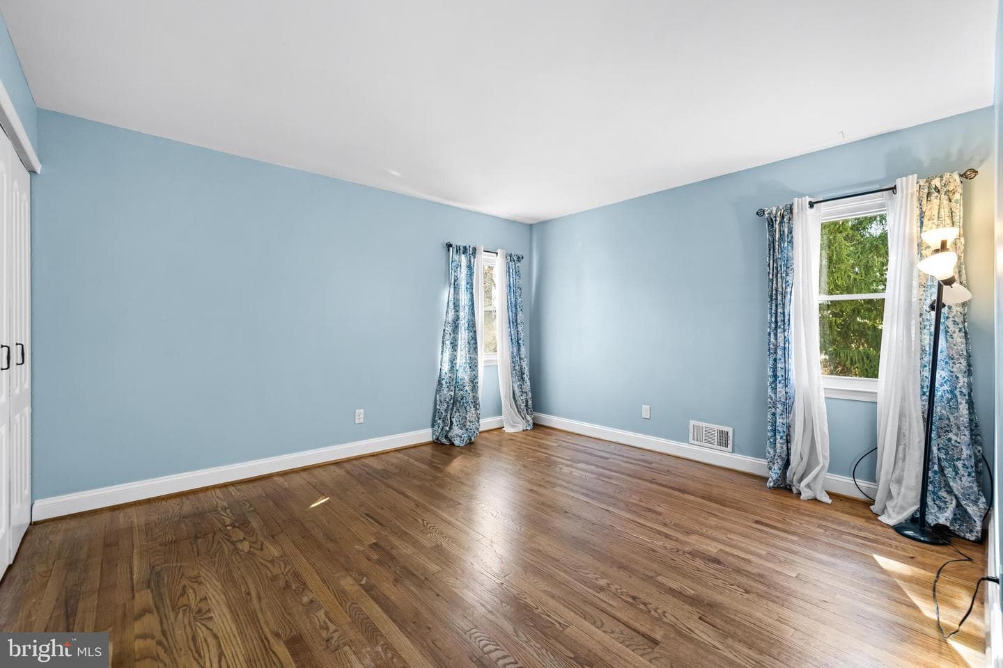223 Bond Avenue photo 49