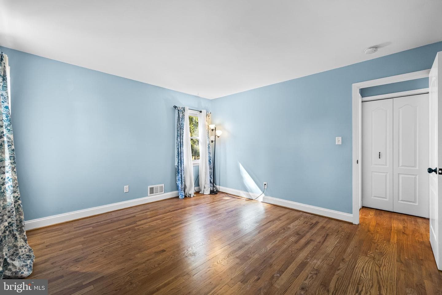 223 Bond Avenue photo 51