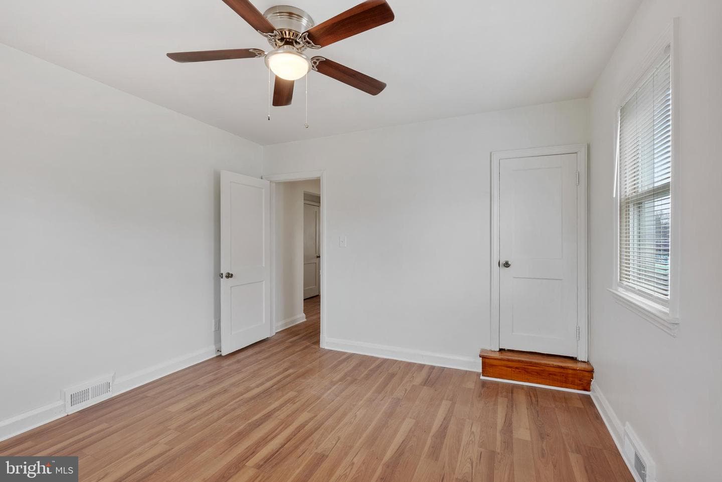 8504 James Avenue photo 20