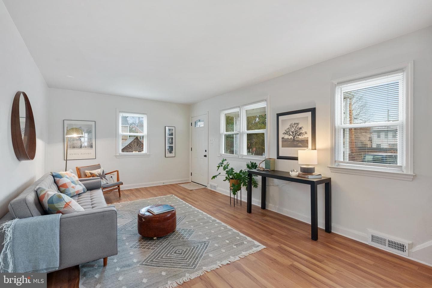 8504 James Avenue photo 6