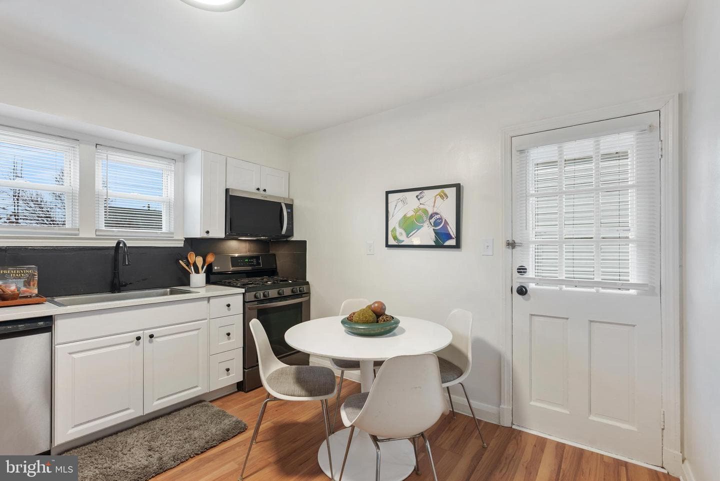 8504 James Avenue photo 9