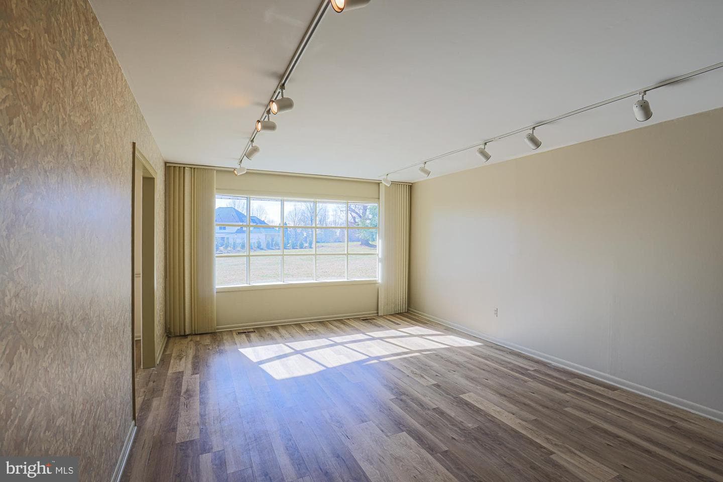 14005 Foxland Road photo 31
