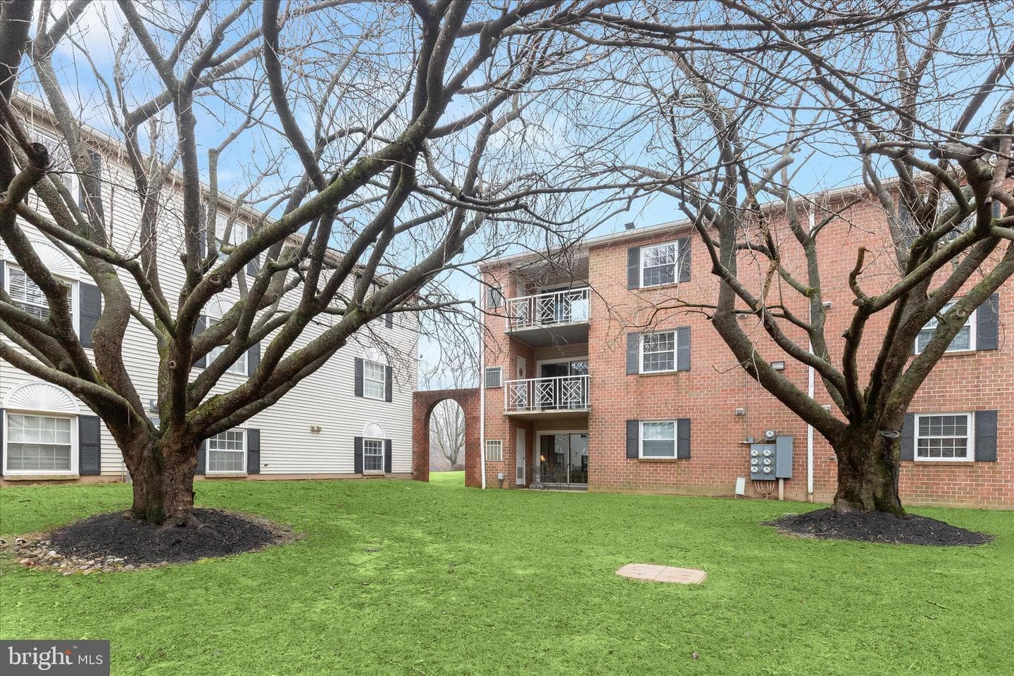 2 Elphin Court #302 photo 34