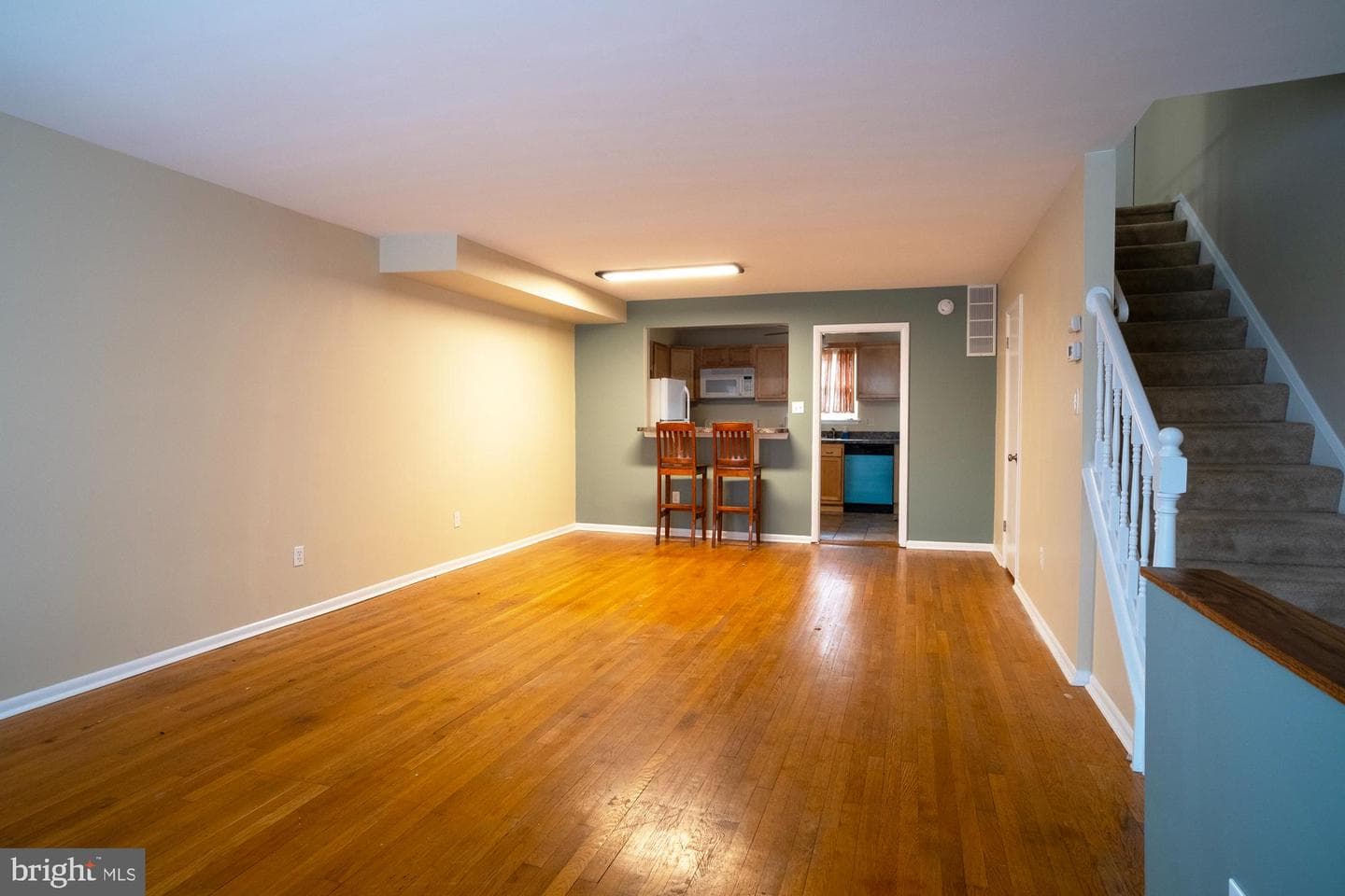 933 Elm Road photo 2