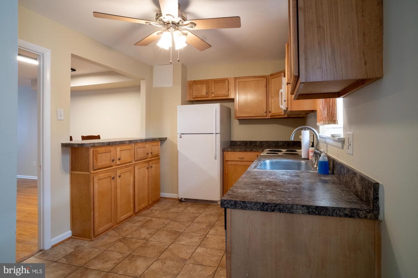 933 Elm Road photo 4