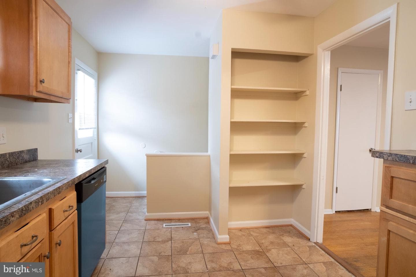 933 Elm Road photo 5