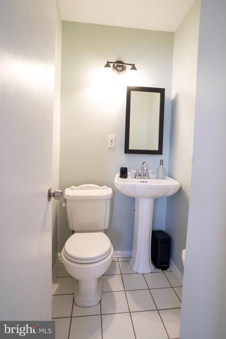 933 Elm Road photo 7